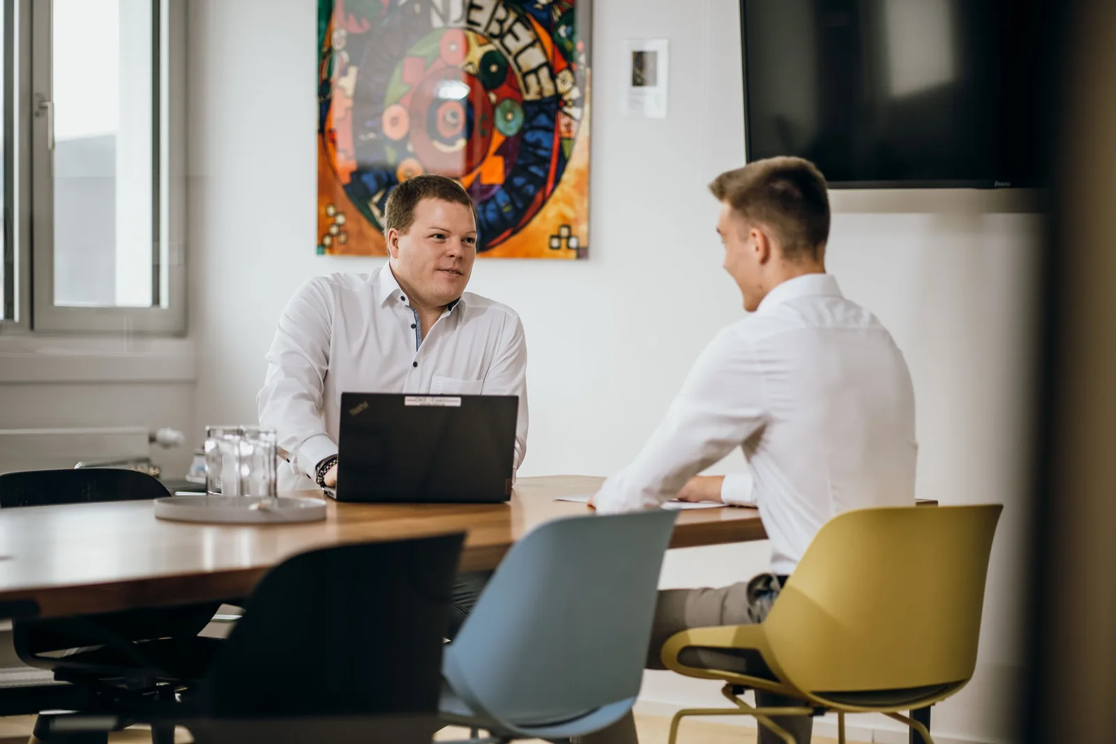Businessportrait im Team von DKE Elektro – professionelle Businessfotos vom Businessfotograf AINOVORA