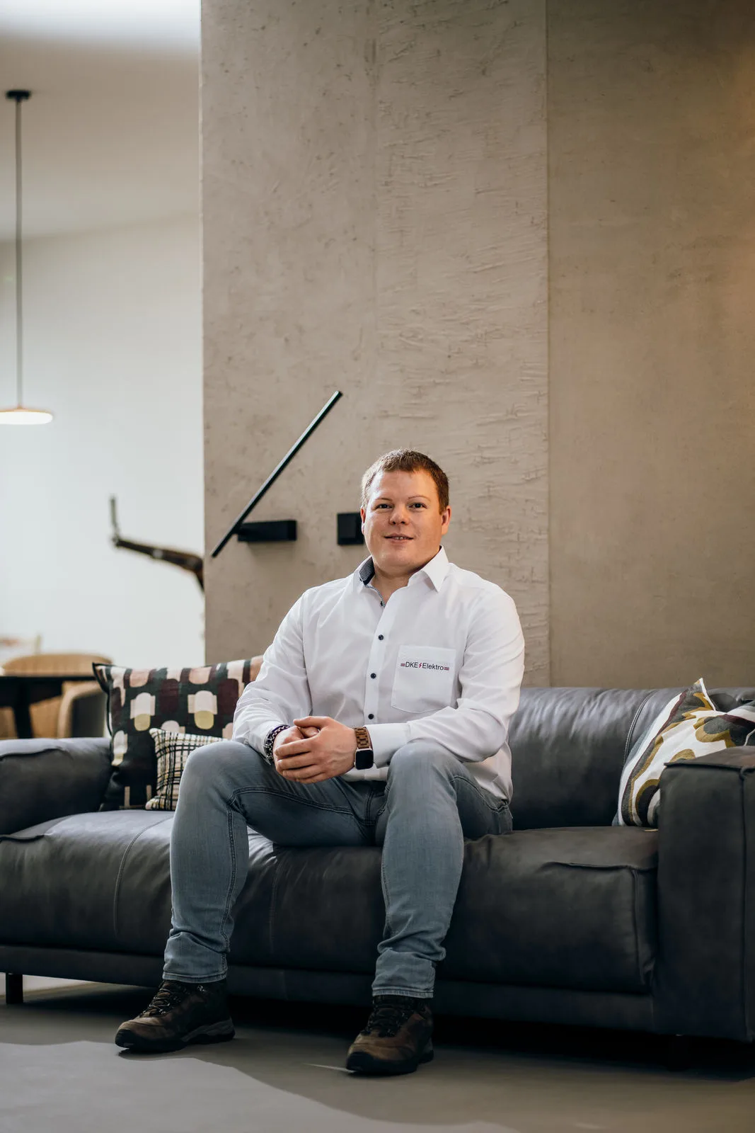 Businessportrait eines Mitarbeiters von DKE Elektro – Businessfotos vom Businessfotograf AINOVORA aus München