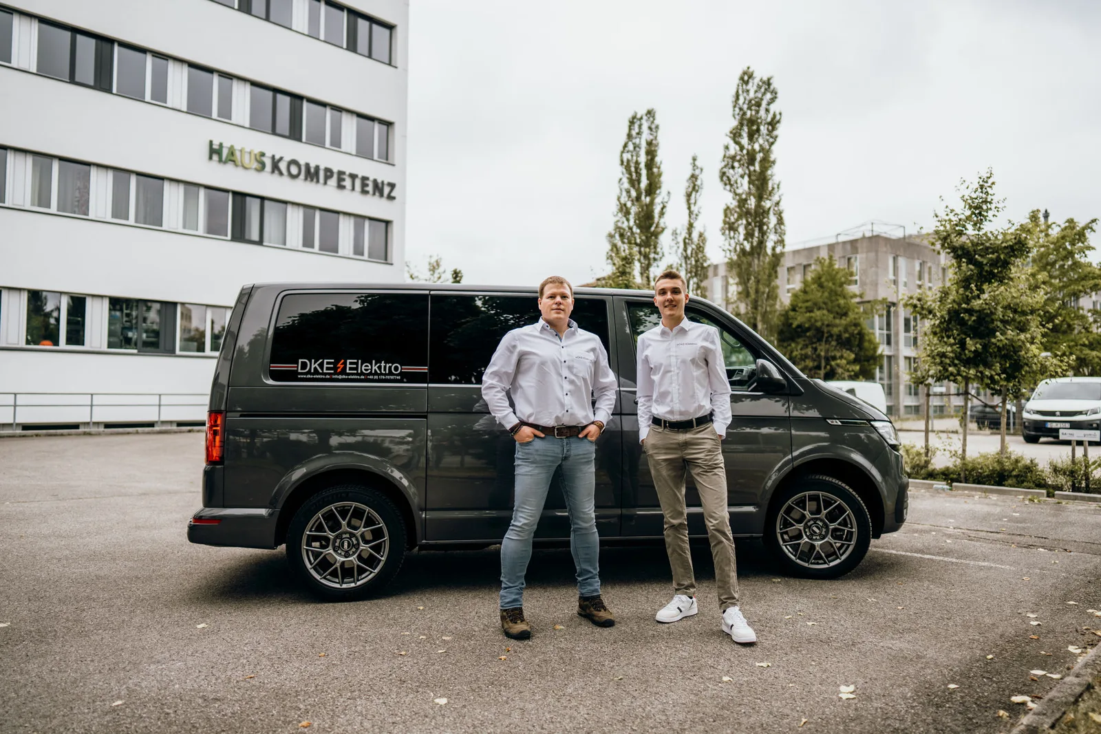 Businessportrait eines Mitarbeiters von DKE Elektro – Businessfotos vom Businessfotograf AINOVORA aus München