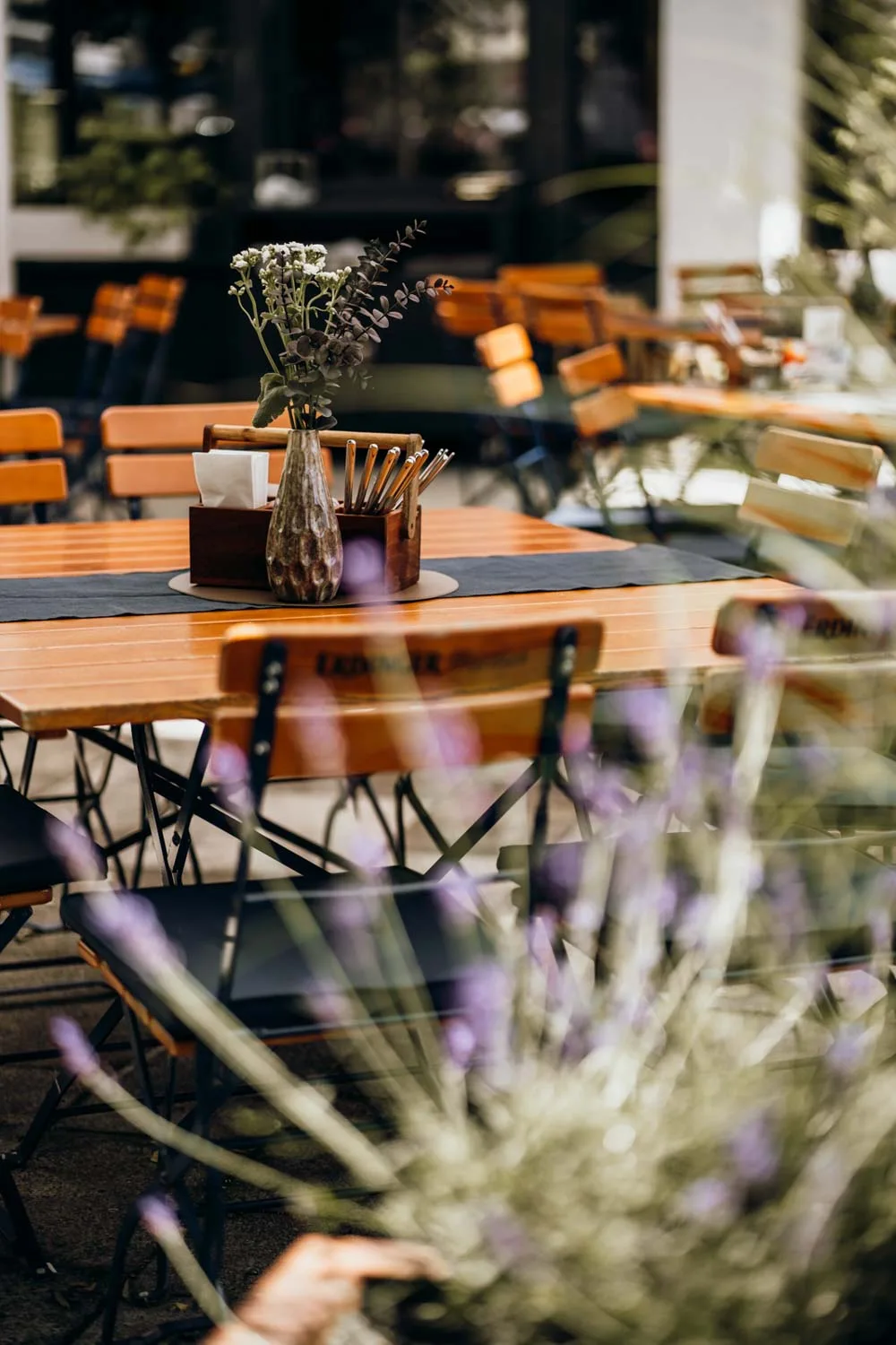 Restaurantfotos im Biergarten Gavesi Pure Cuisine – Werbefotos vom Businessfotograf AINOVORA