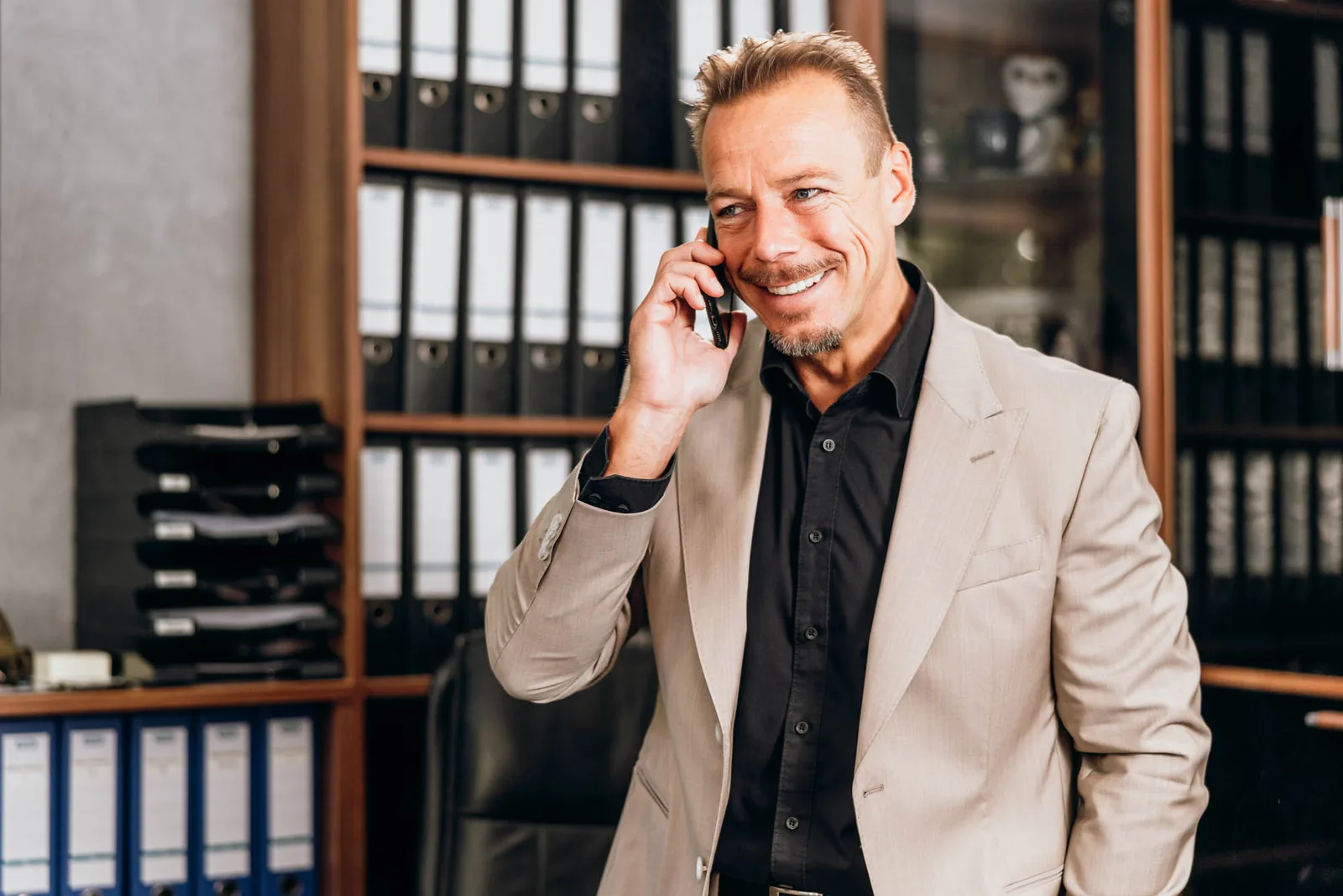 Businessportrait von Klaus Wandrowetz im Büro – Businessfotos vom Businessfotograf AINOVORA